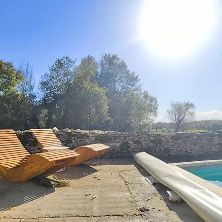 Valades - Avec Piscine Et Vue