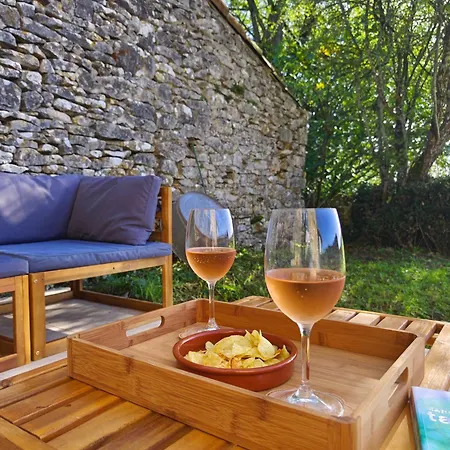 Valades - Avec Piscine Et Vue