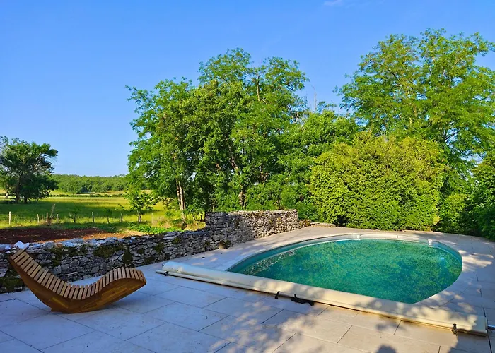 Valades - Avec Piscine Et Vue 펜션 *