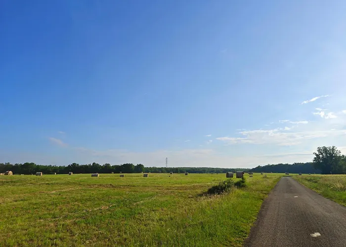 Valades - Avec Piscine Et Vue